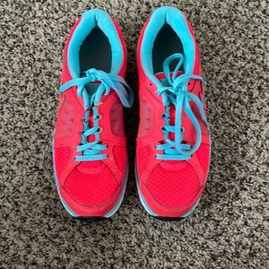 Women’s neon pink and blue nike tennis shoes